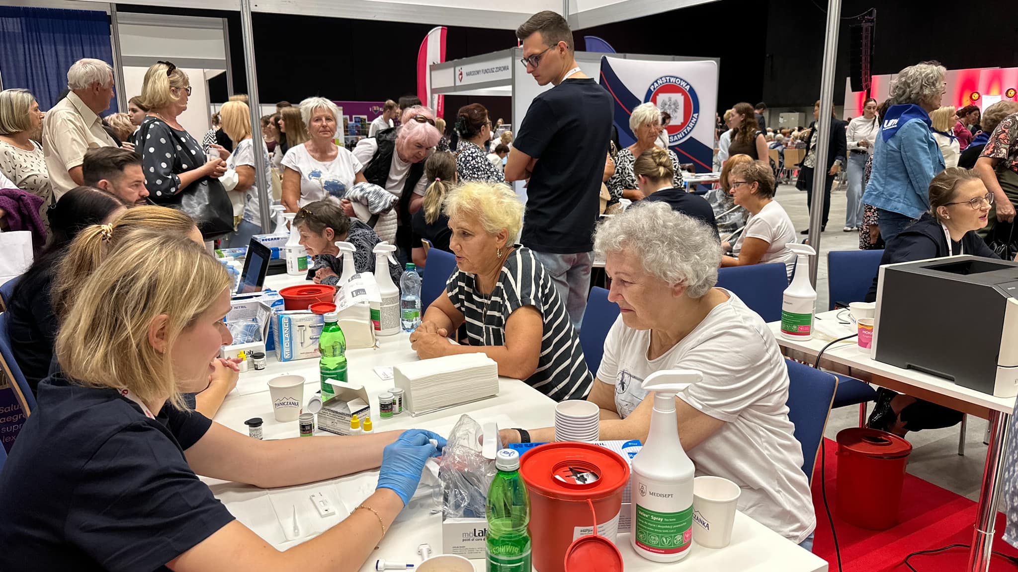 Centralny Klub Pacjenta 2024. Niemal 3000 uczestników skorzystało z bezpłatnych badań i porad.